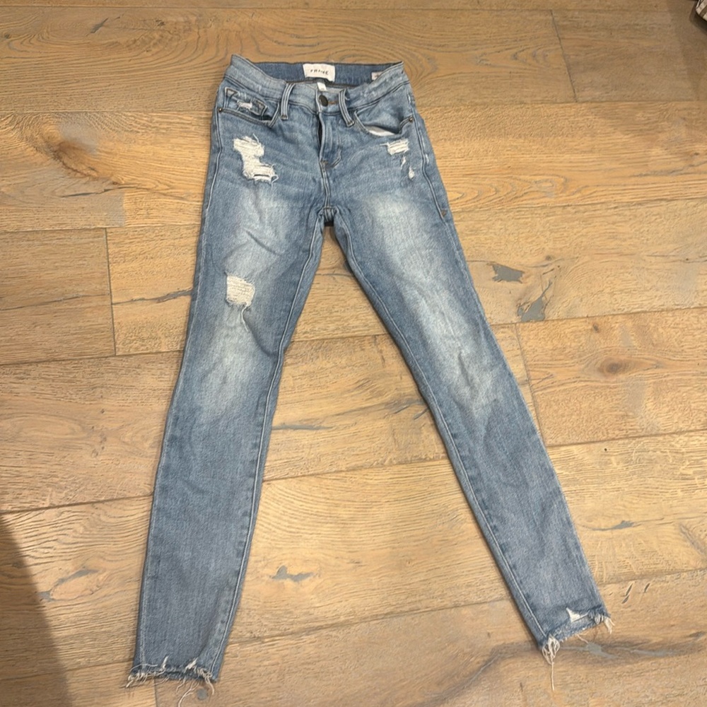 Frame distressed skinny jean size 23